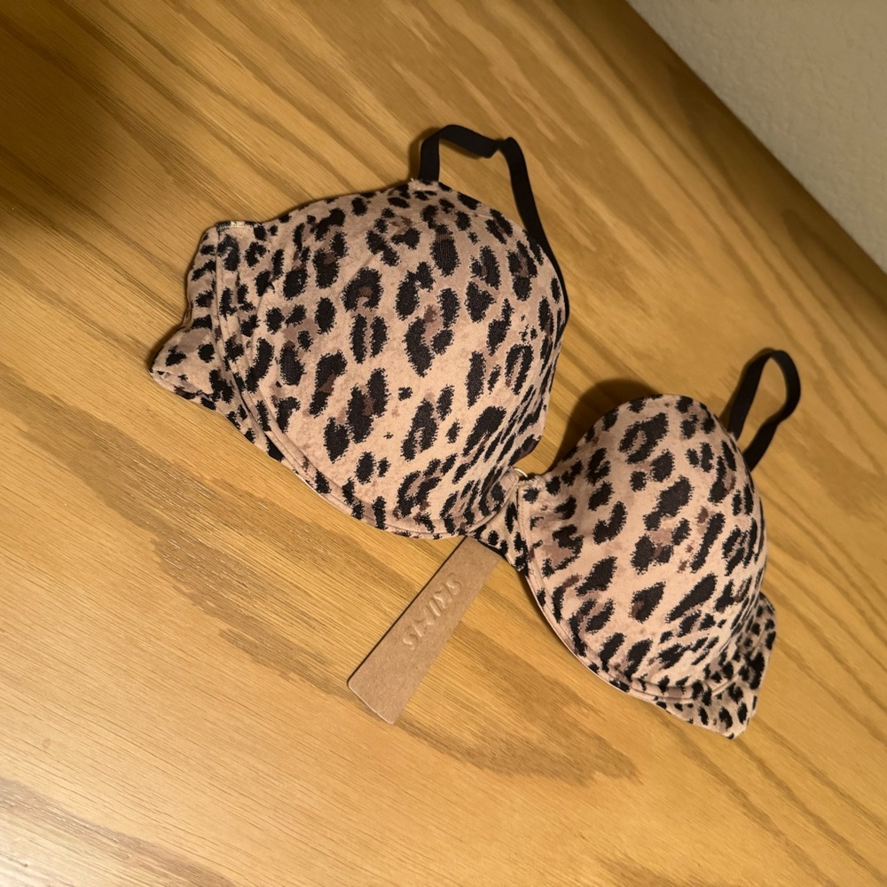 SKIMS Fits Everybody T-Shirt Bra - Picture 2 of 4